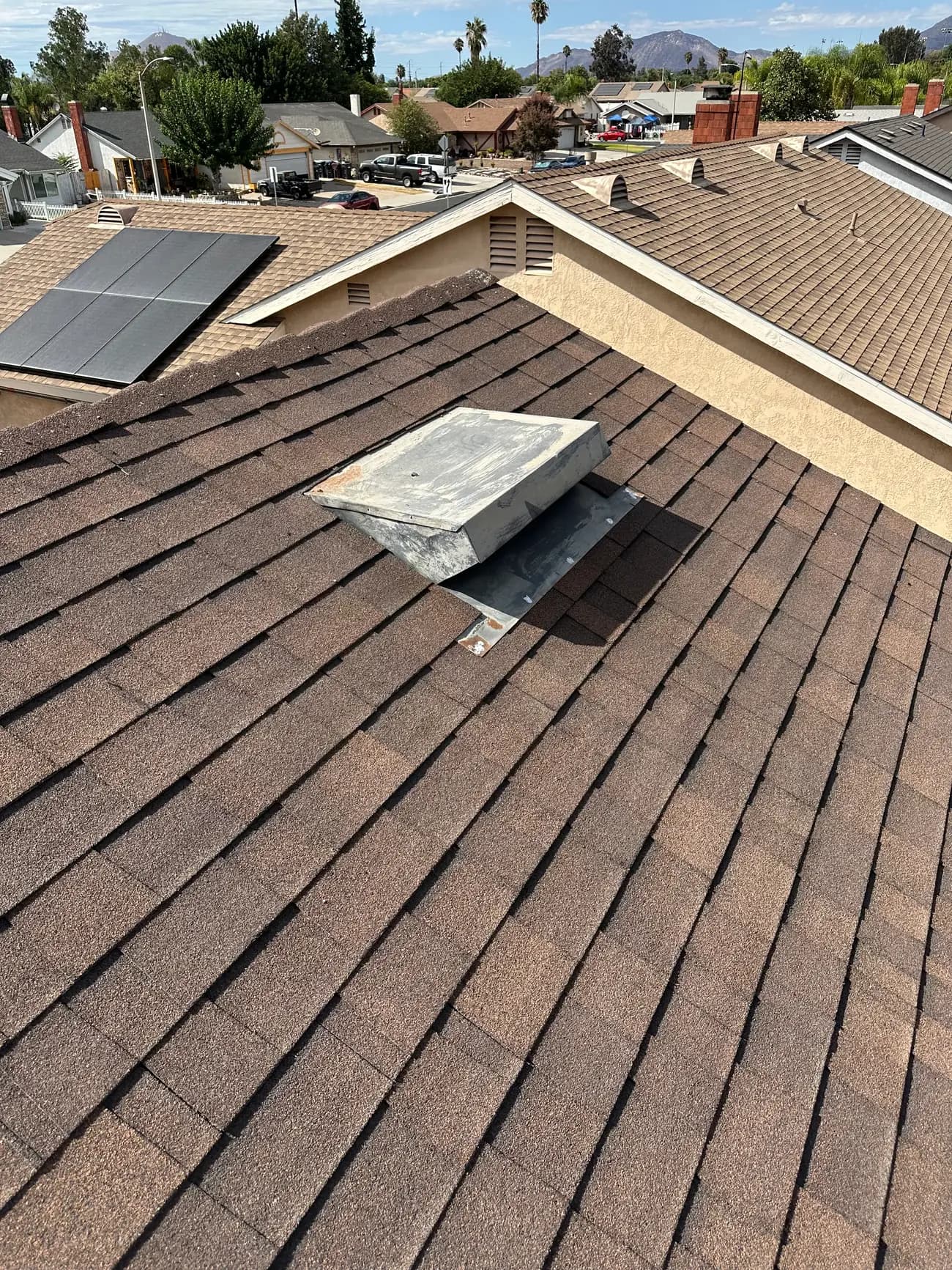 Asphalt shingle roof with a low-profile roof vent